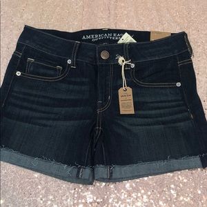 MIDI Dark wash Jean shorts. Low rise fit